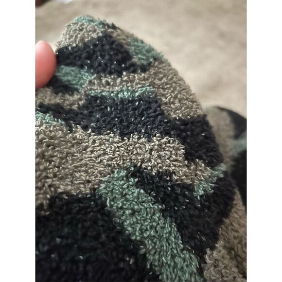 Barefoot Dreams Women's XS Green Camo CozyChic Pullover Sweater - Picture 7 of 9